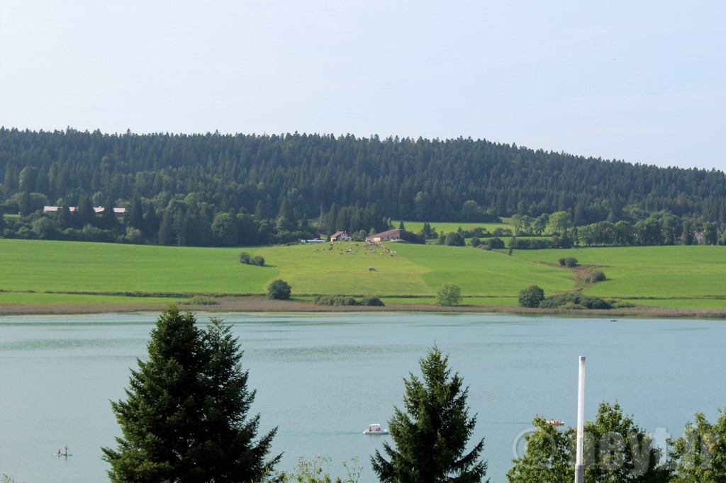 Fenêtre sur le Lac Saint-Point