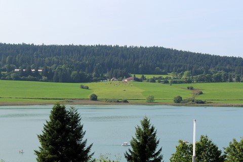 Fenêtre sur le Lac Saint-Point